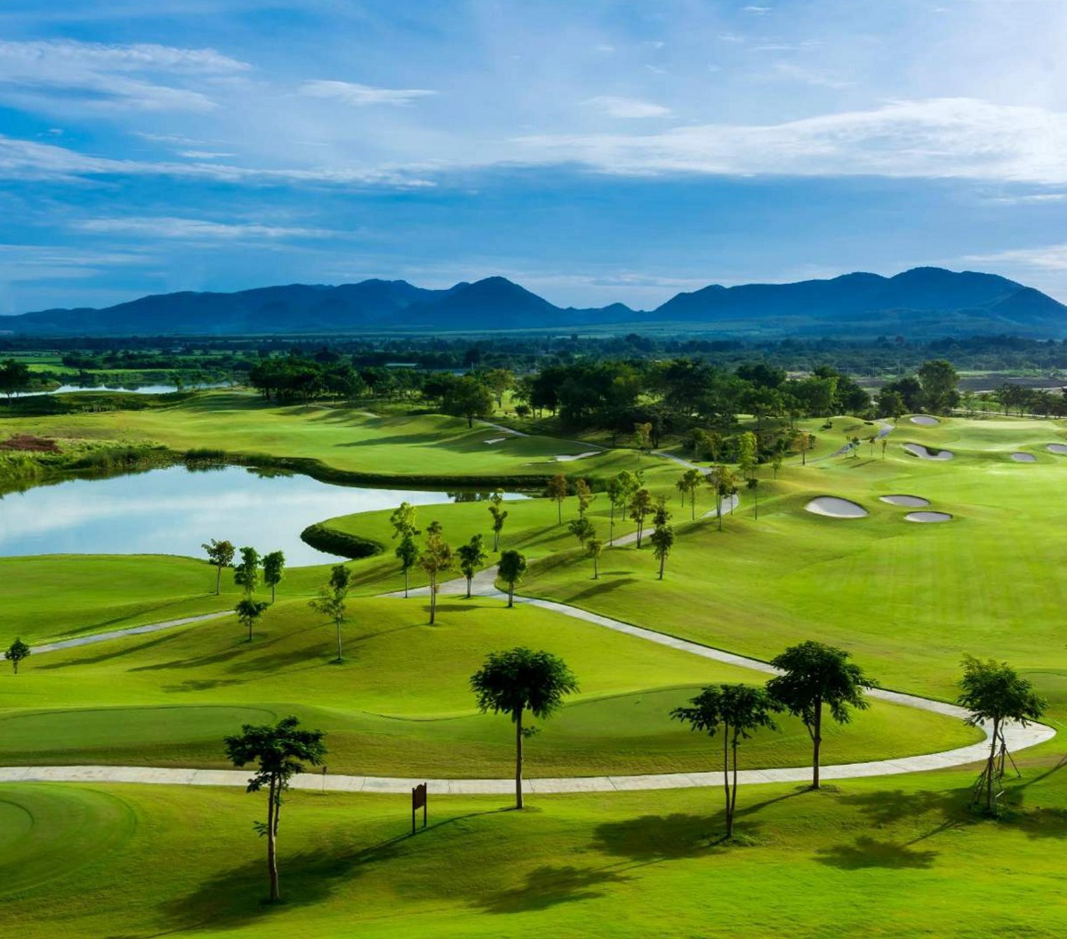 san-golf-dao-phuong-hoang-aqua-city
